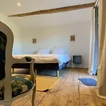 Aux Rives De La Courtade 3*