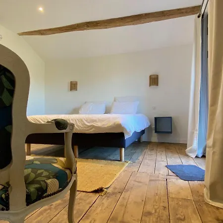 Aux Rives De La Courtade 3*