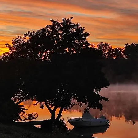 Frühstückspension Aux Rives De La Courtade 3*